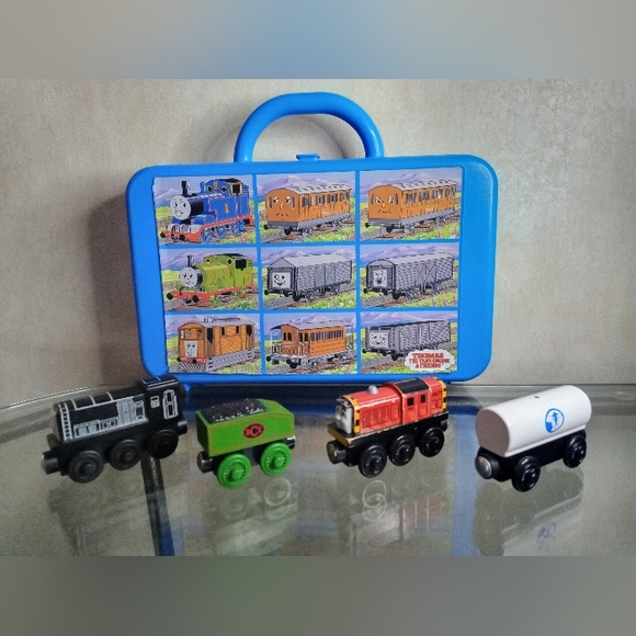 Vintage Thomas the Tank Engine & Friends storage case w/ 4 wooden train pieces - Picture 1 of 16